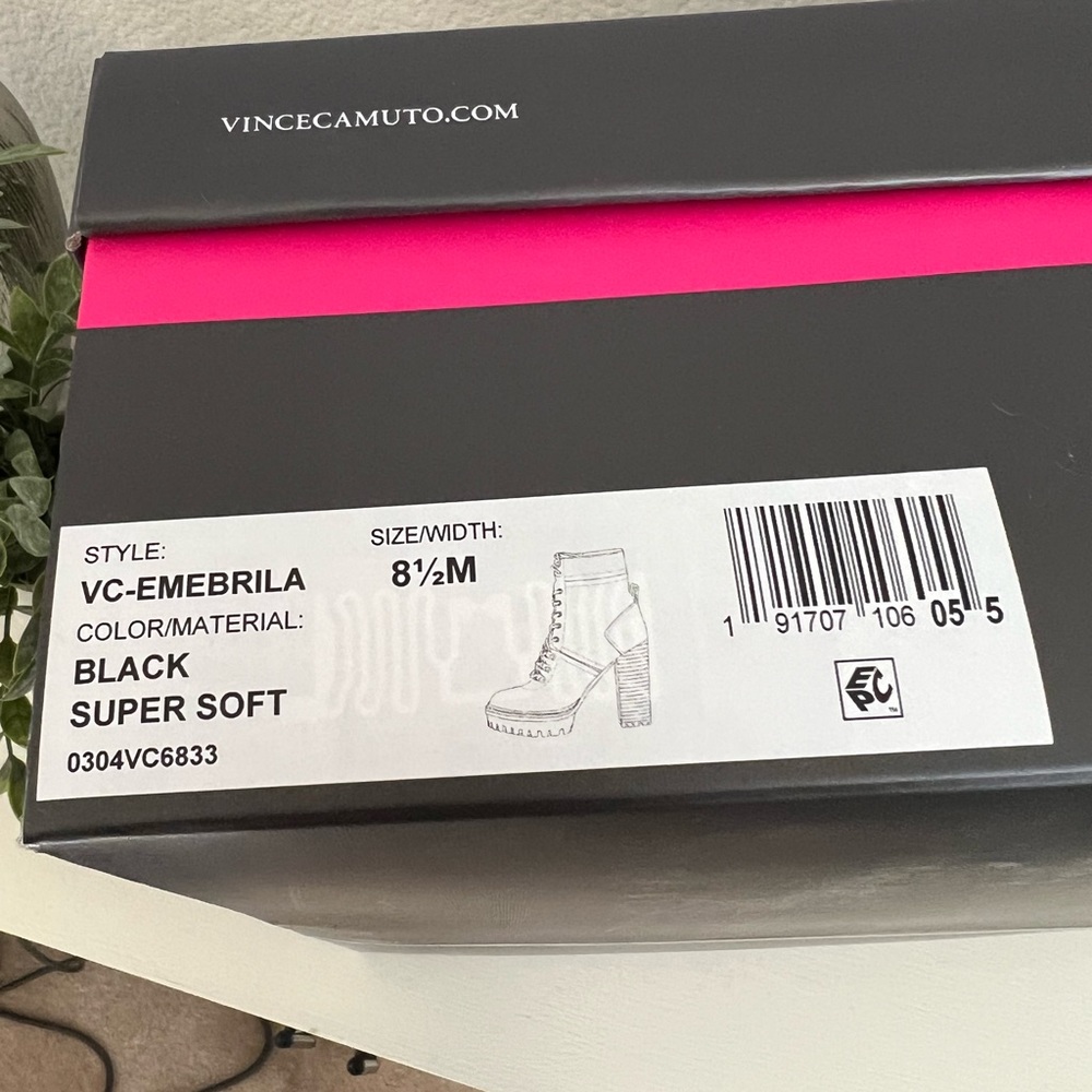 NIB Vince Camuto Emebrila Lug Sole Lace Up Boot - Picture 5 of 6